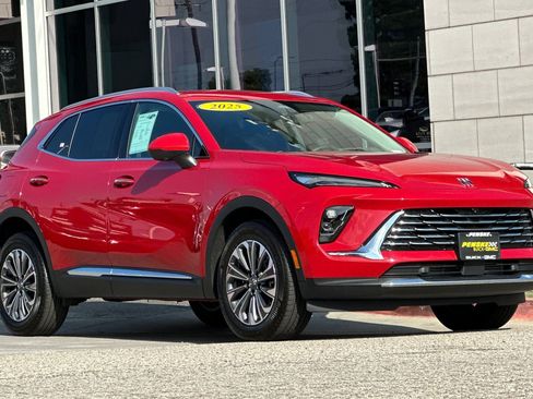 Used 2025 Buick Envision Preferred image 2