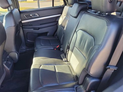 Used 2017 Ford Explorer XLT w/ Equipment Group 202A image 11