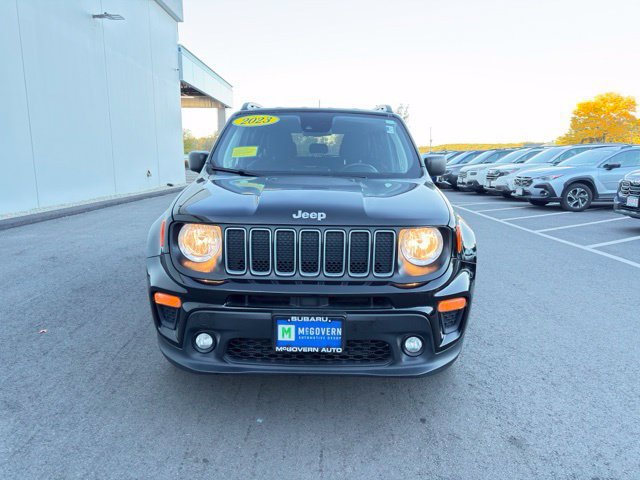 Used 2023 Jeep Renegade Latitude w/ Premium Group AWD/4WD image 3