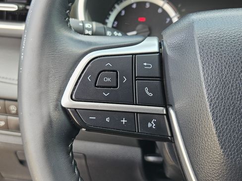 Used 2023 Toyota Highlander XLE FWD image 18