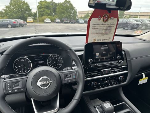 New 2025 Nissan Pathfinder SV image 11