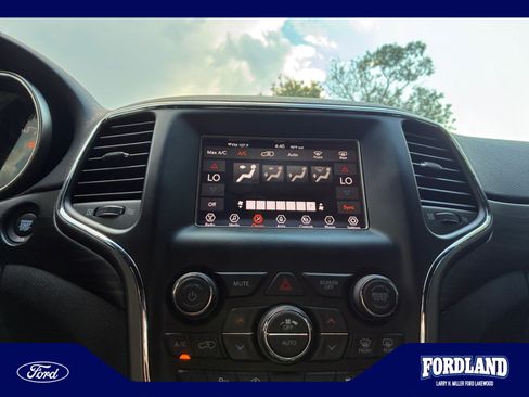 Used 2021 Jeep Grand Cherokee Laredo AWD/4WD image 12