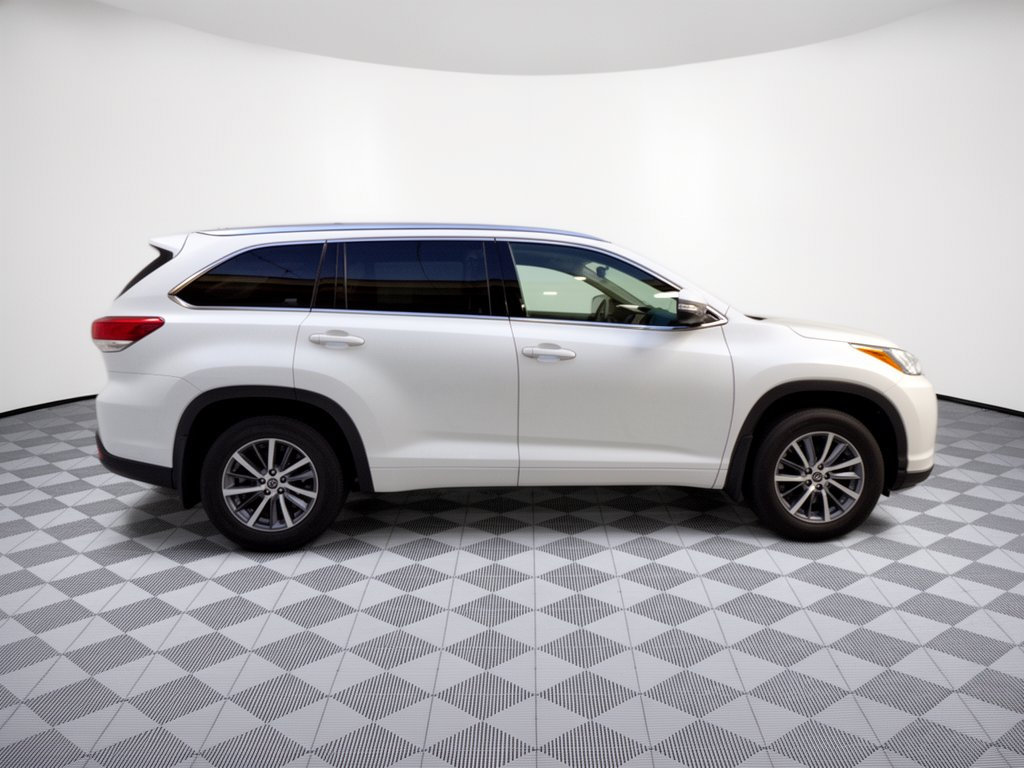 Used 2018 Toyota Highlander XLE AWD/4WD image 8