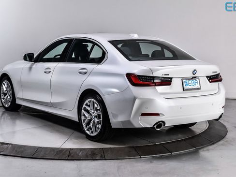 Used 2025 BMW 330i xDrive Sedan w/ Convenience Package AWD/4WD image 4