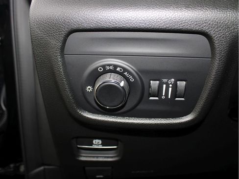 New 2025 Jeep Grand Cherokee Laredo X w/ Luxury Tech Group I image 12