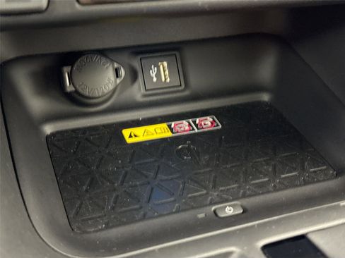 Certified 2025 Toyota RAV4 XSE image 30