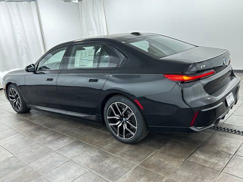 New 2026 BMW i7 xDrive60 AWD/4WD image 3