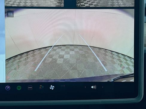 Used 2024 Tesla Model Y Long Range image 22