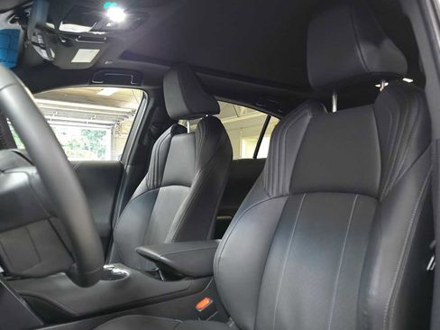 Used 2024 Toyota Venza Limited image 21