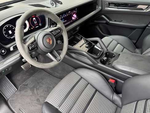 Certified 2025 Porsche Cayenne GTS image 4