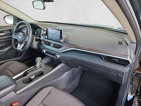 Used 2025 Nissan Altima 2.5 SV FWD image 20