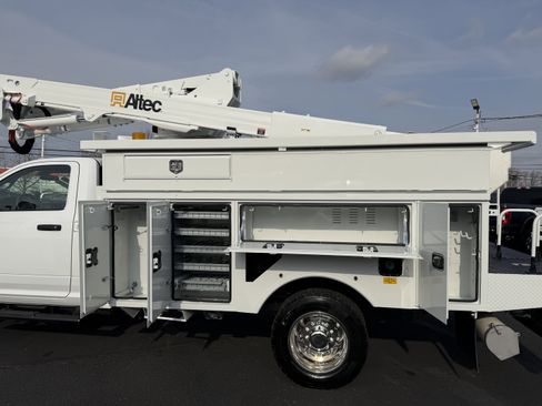 Used 2017 RAM 5500 Tradesman w/ Power & Remote Entry Group image 12