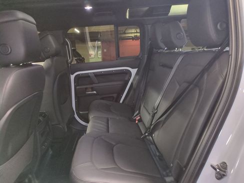 New 2026 Land Rover Defender 110 X-Dynamic SE image 25