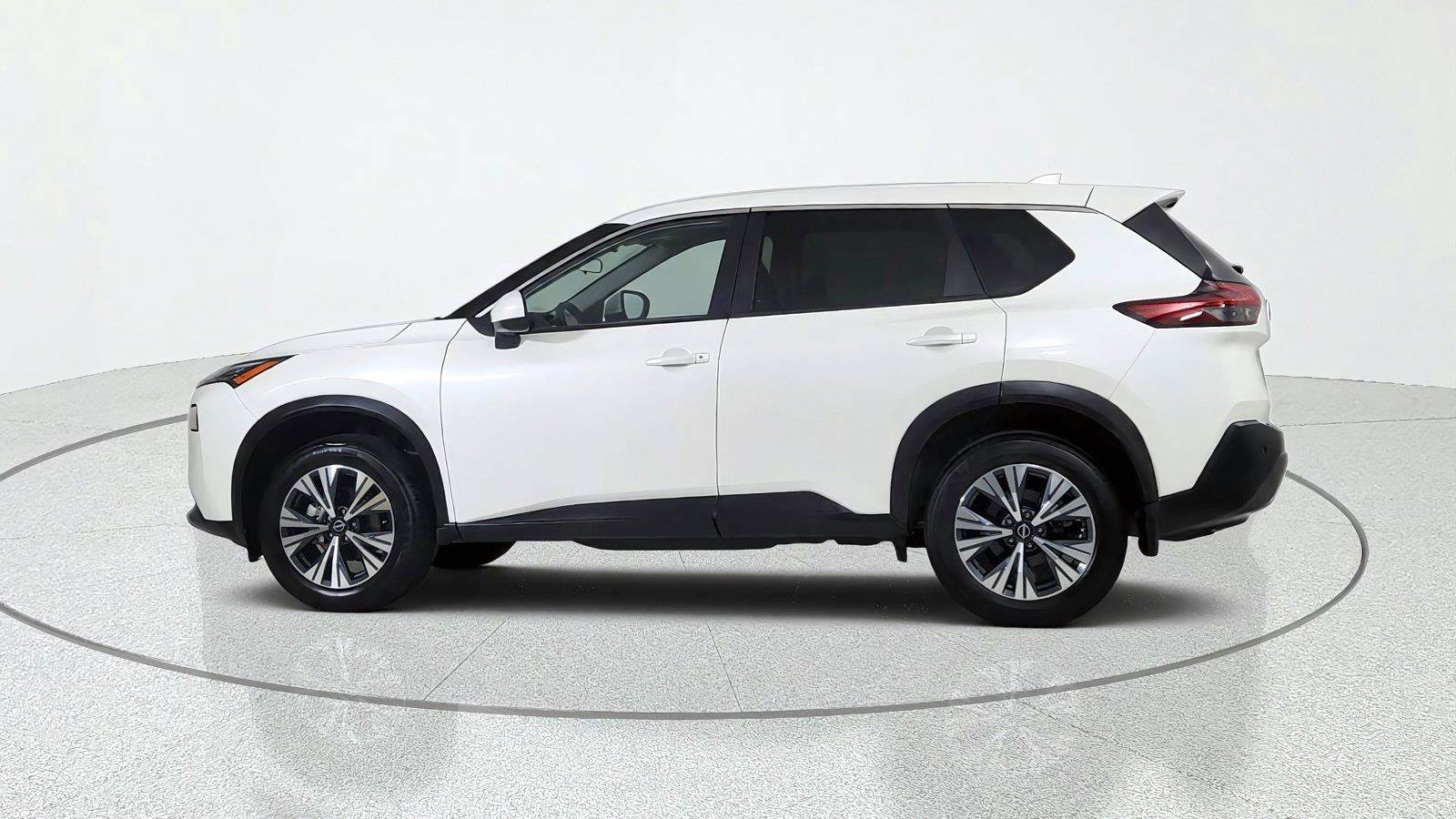 Used 2023 Nissan Rogue SV FWD image 4
