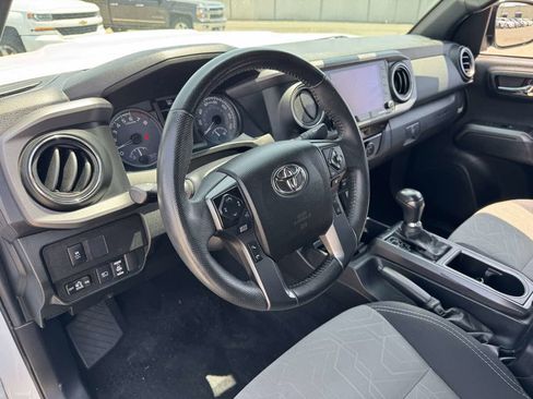 Used 2021 Toyota Tacoma TRD Sport w/ Technology Package image 28