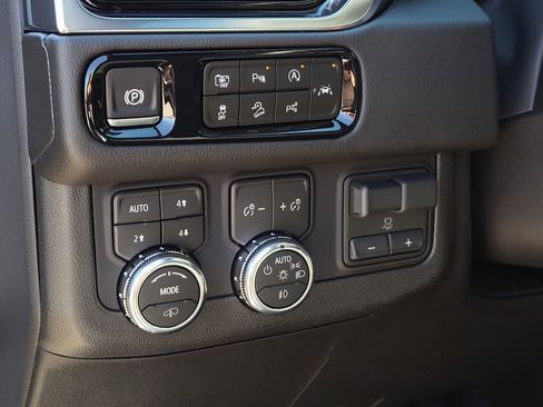 New 2026 GMC Yukon XL Denali w/ Denali Reserve Package image 9