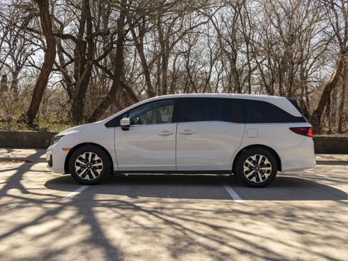 Certified 2025 Honda Odyssey EX-L image 6
