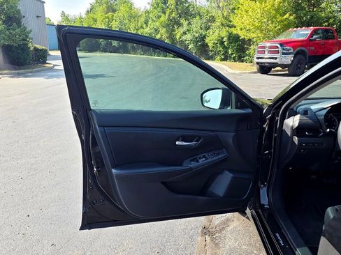 Used 2023 Nissan Sentra SV w/ Trunk Package image 13