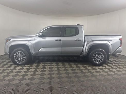 Used 2025 Toyota Tacoma Limited image 7