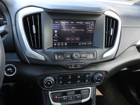 Used 2023 GMC Terrain SLE image 17