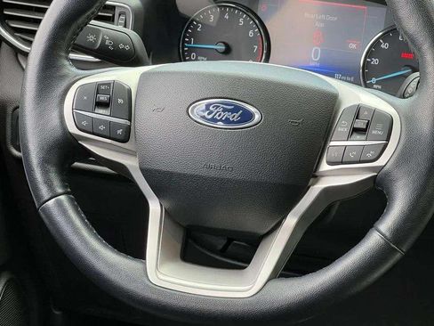 Used 2022 Ford Explorer XLT w/ Equipment Group 202A AWD/4WD image 17
