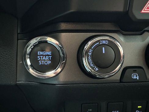 Used 2023 Toyota Tacoma TRD Off-Road image 23