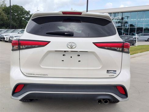 Used 2021 Toyota Highlander XSE FWD image 5