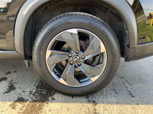 Used 2025 Nissan Rogue SV image 28