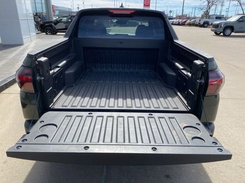 Used 2025 Hyundai Santa Cruz SE image 4