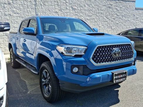 Used 2019 Toyota Tacoma TRD Sport AWD/4WD image 3