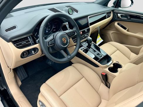 Used 2026 Porsche Macan AWD/4WD image 4