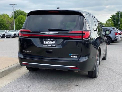 Used 2023 Chrysler Pacifica Touring-L FWD image 8