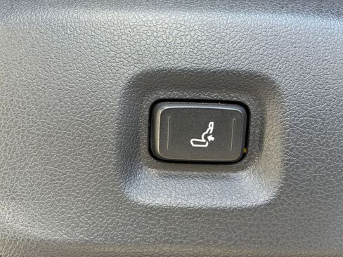 Used 2025 Toyota Tacoma TRD Off-Road AWD/4WD image 22