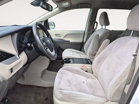 Used 2019 Toyota Sienna LE AWD/4WD image 11