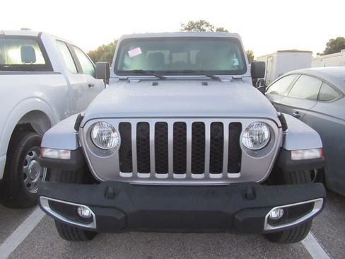 Used 2021 Jeep Gladiator Sport AWD/4WD image 2