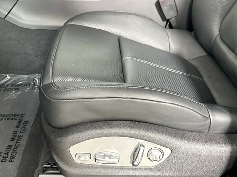 Used 2025 Porsche Macan image 10