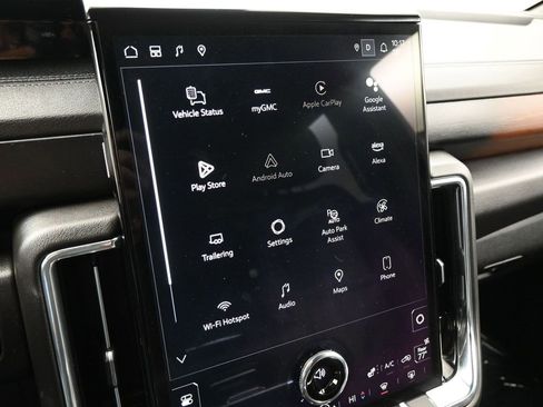 Used 2025 GMC Yukon XL Denali image 15