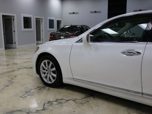 Used 2008 Lexus LS 460 L w/ Preferred Accessory Pkg RWD image 21