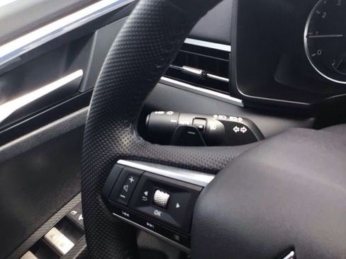 Used 2025 Mitsubishi Outlander AWD image 15