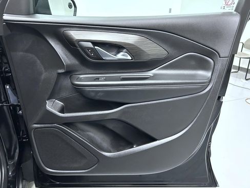 Used 2024 GMC Terrain SLT image 16