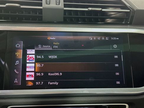 Used 2022 Audi Q3 2.0T Premium Plus w/ Premium Plus Package image 19