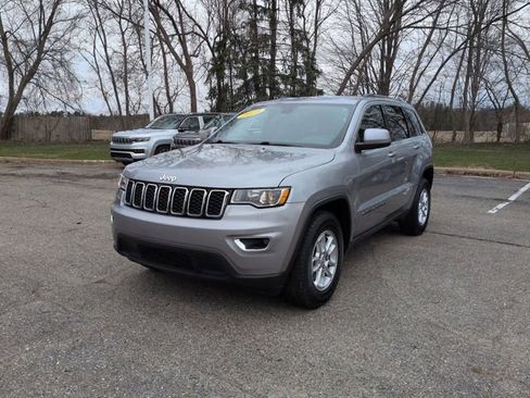 Used 2019 Jeep Grand Cherokee Laredo w/ Security & Convenience Group AWD/4WD image 7