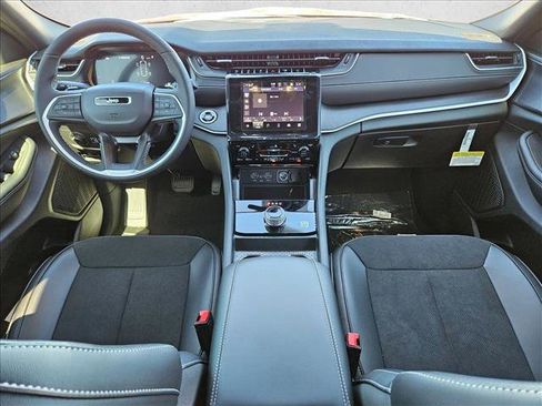 New 2025 Jeep Grand Cherokee L Altitude image 14