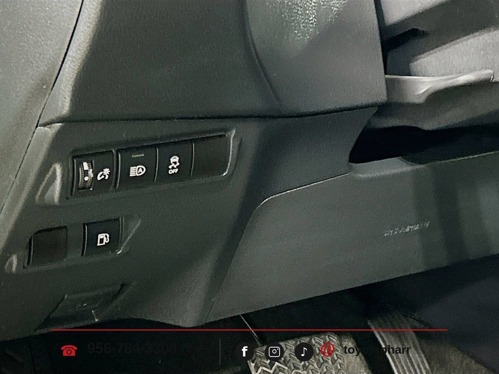Used 2024 Toyota Corolla Cross AWD Hybrid w/ Moonroof Package image 9