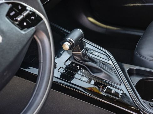 Used 2023 Kia Niro EX Touring image 24