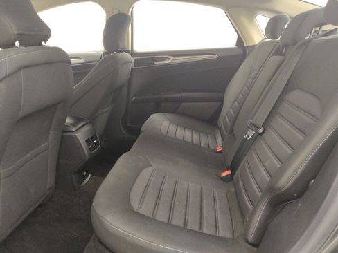 Used 2019 Ford Fusion SE FWD image 18