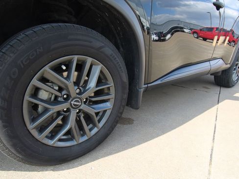 Used 2022 Nissan Rogue S image 10