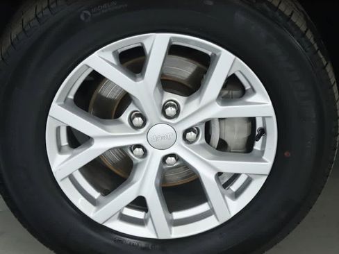 Used 2023 Jeep Grand Cherokee Limited w/ Luxury Tech Group II image 38