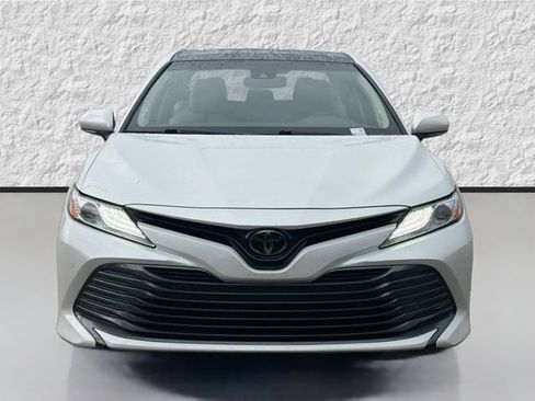 Used 2018 Toyota Camry XLE FWD image 8