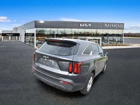 Used 2023 Kia Sorento LX FWD image 3